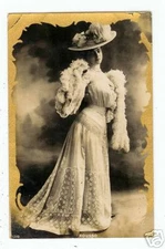 Artiste / Mlle ROUSSO , par REUTLINGER