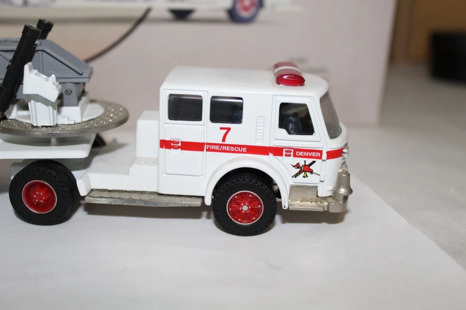 CORGI CLASSICS American LaFrance Aerial Ladder Truck Denver Fire Dept. Ladder 7 - Image 4 of 4