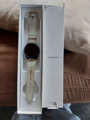 Samsung Galaxy Watch 4 /schwarz- weiss top Zustand, ohne Ladestation - Bild 1 von 4