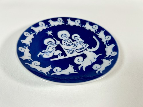 Royal Copenhagen 1974 Mothers Day Hanging Cobalt Blue Decorative Plate Denmark - Picture 5 of 6