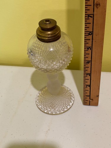 19th century diamond stipple pattern pressed glass whale oil lamp c.1860 - Picture 2 of 4