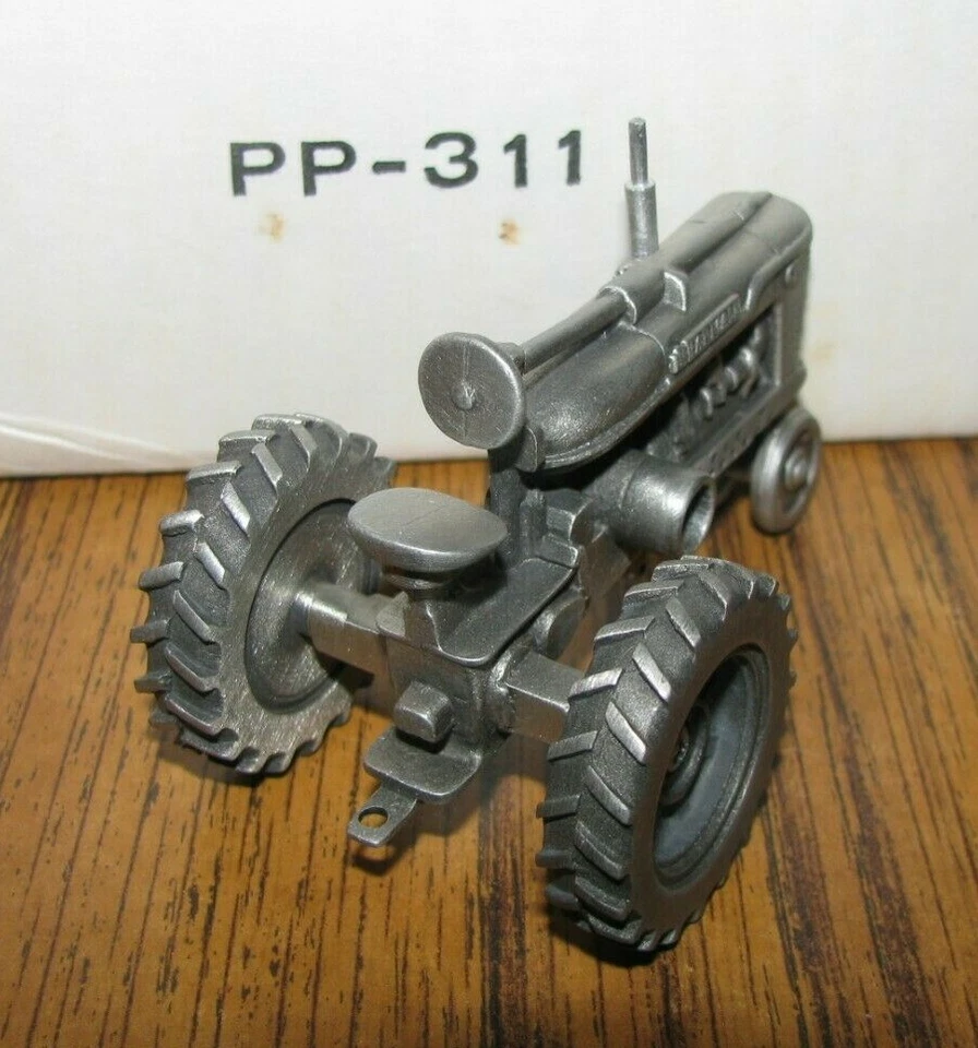 Cosechadora IH Farmall M tractor juguete de peltre 1:43 especificación fundido coleccionable edición larga años 90 Foto 3 de 4