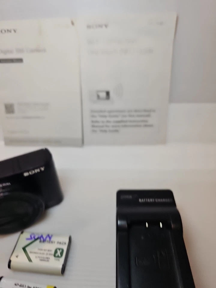 Sony Cybershot DSC-HX80 18.2MP 30X Zoom Digital Camera Wifi 2 Batteries - Image 3 of 4