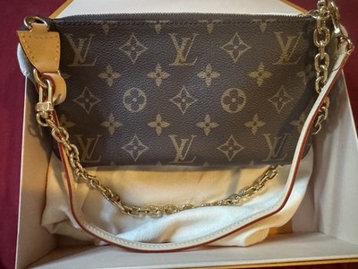 Louis Vuitton Pochette Accessoires in Monogram canvas
