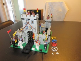 Vintage LEGO Set 6080, King's Castle, 100% Complete w/ Box & Instructions