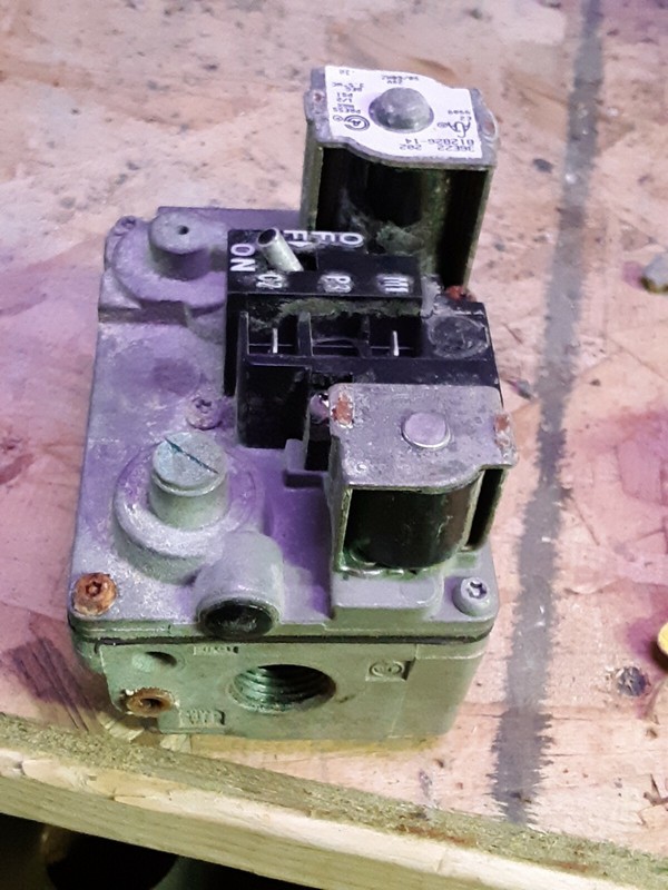 White RODGERS 36E22 202 GAS VALVE USED B12826-14