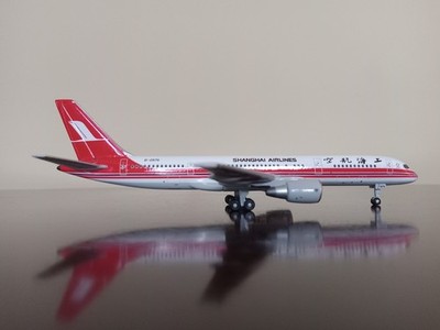Phoenix Models 1:400 Shanghai Airlines 757-200  MINT