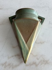 Roseville Futura Tan 1928 Vintage Art Deco Pottery Ceramic Wall Pocket 1261-8