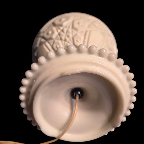 Lampada uragano vetro latte vintage McKee Toltec ciotola caramelle 19,75" vassoio portagioie hobnail - Foto 8 di 10