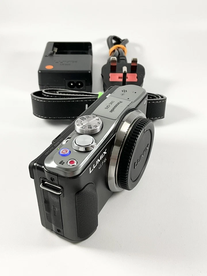 Panasonic LUMIX DMC-GF6 16.0MP Digital Camera - 14-42mm Lens - 1855 Shots, photo 2 of 5