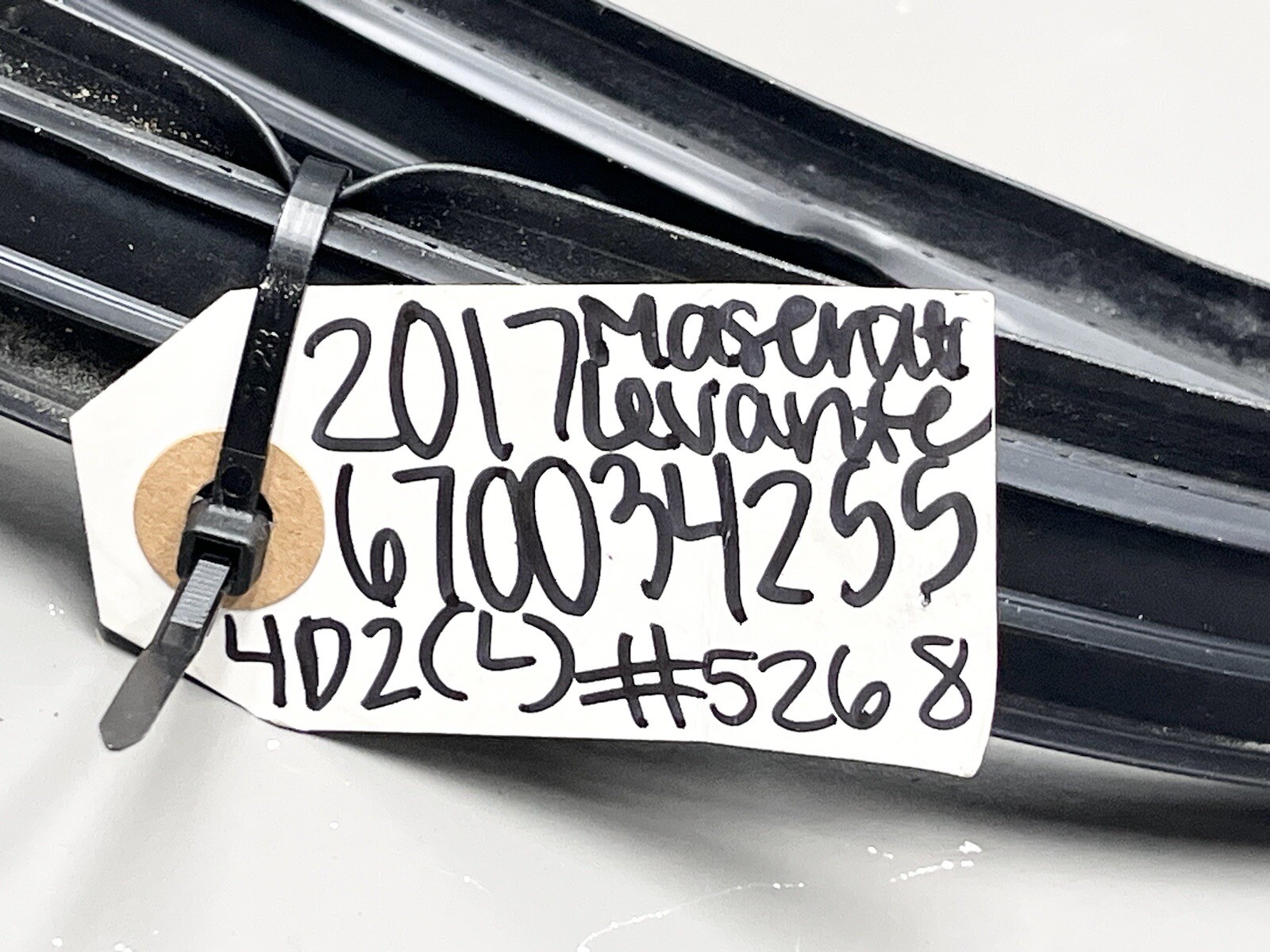 ⭐️2017-2020 MASERATI LEVANTE RIGHT SIDE DOOR WINDOW WEATHERSTRIP SEAL OEM
