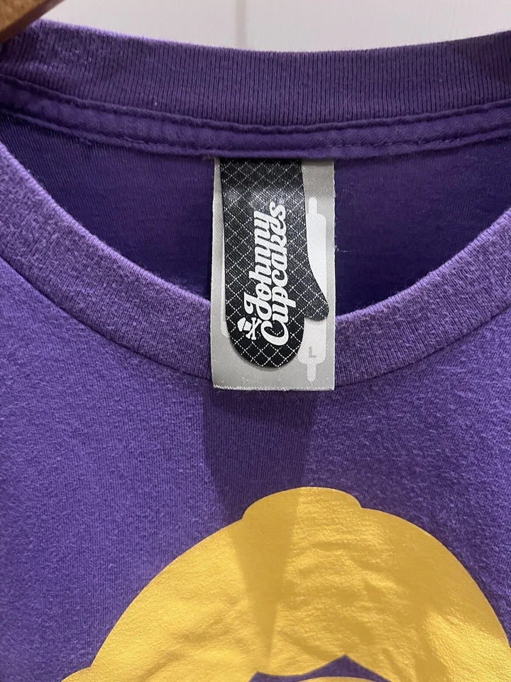 Johnny Cupcakes Lakers Crossbones Tshirt Men’s Medium - Image 2 of 2