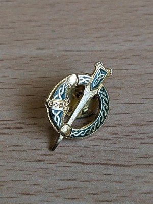 Vintage Solvar irische grüne Emaille goldfarbene Anstecknadel Abzeichen.