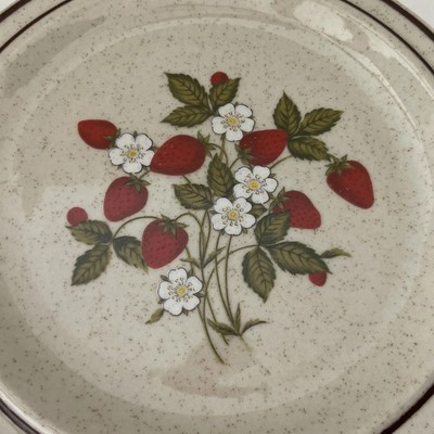 4 Vnt Regency Stoneware 7 1/2 Sandwich /Salad Plates Susanne 601 Strawberry
