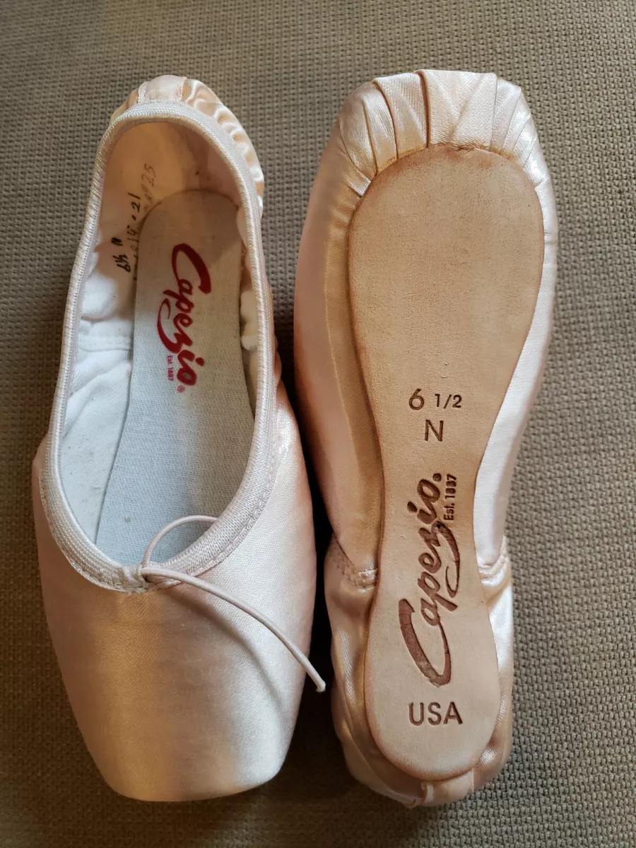 NEW Capezio 1121 Studio Pointe Shoes SIZE 6 1/2 N - NEW Old Stock