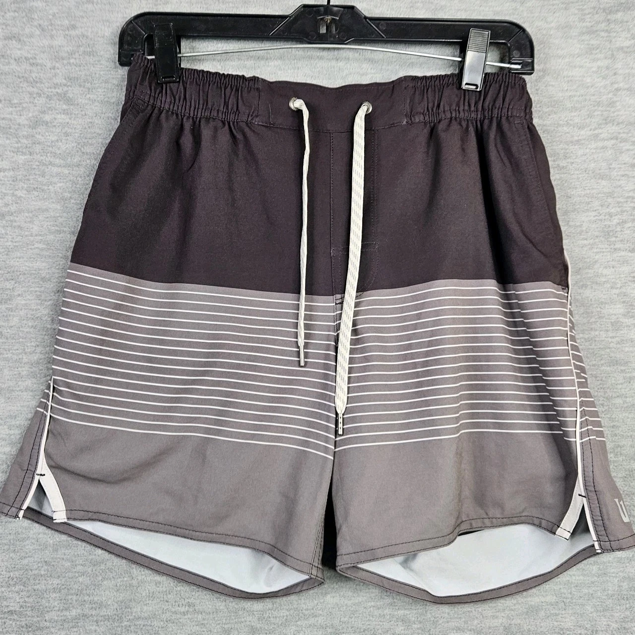 Vuori Men's Trail Running Shorts Drawstring Brown White Stripes Size S Flaws
Opens in a new window o