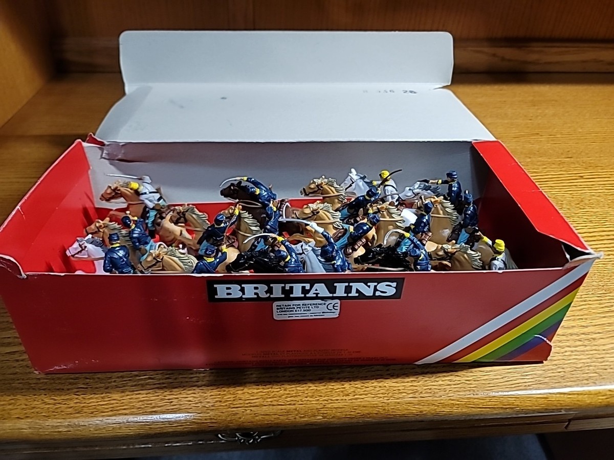 Britains Deetail Mounted 7th Cavalry 17 Figures Box 7449