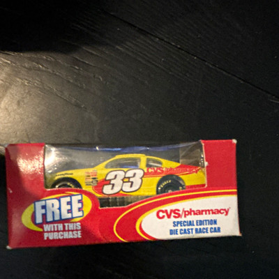 Team Caliber Ward Burton #33 Bayer CVS Chevy Monte Carlo 2001 1:64 Diecast