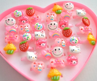 NEW Heart Shaped Box 36 Childrens Character Pink Plastic Rings