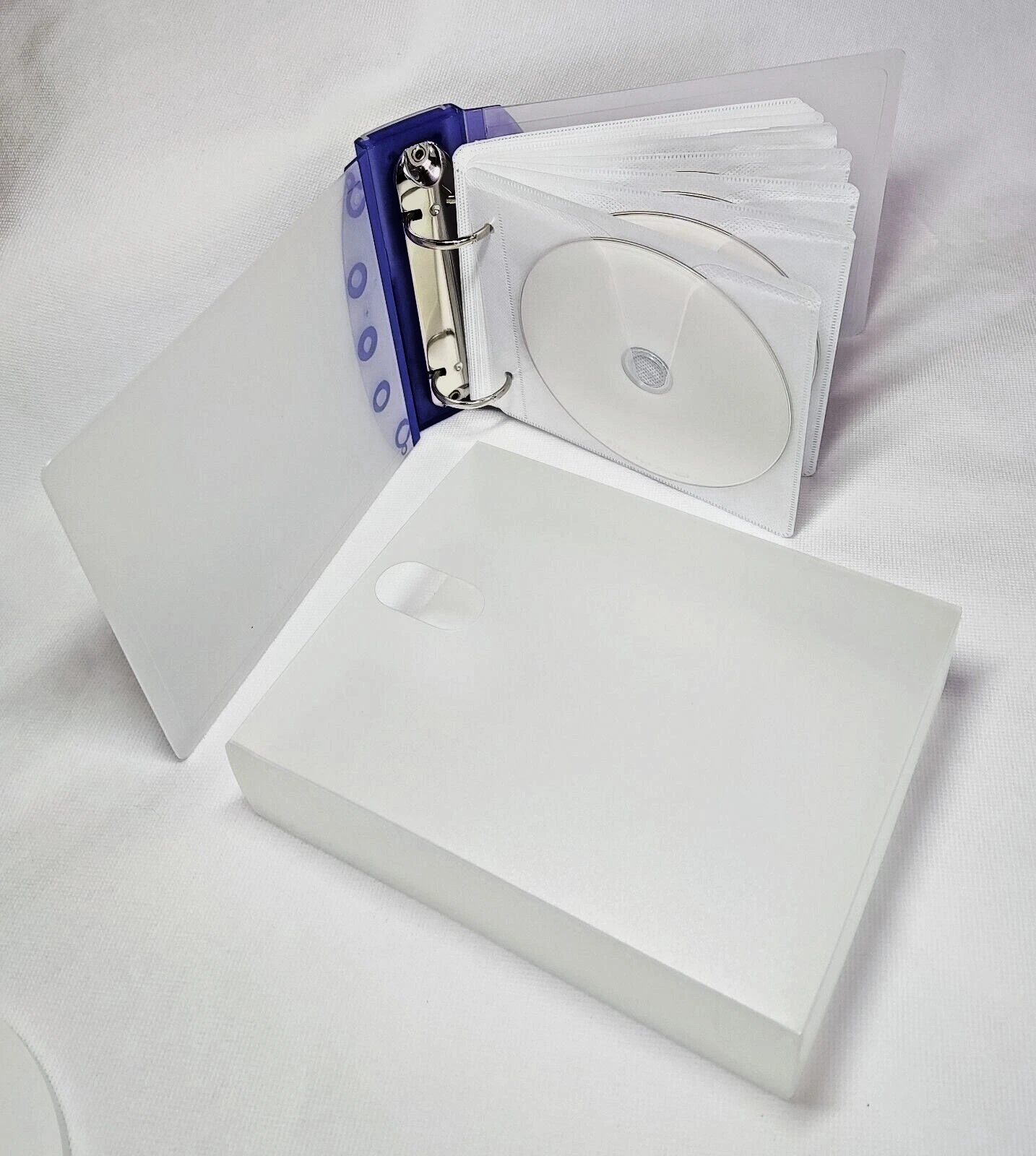 DVD CD KEEPER  – CD/DVD case Wallet Ring Binder HOLDS 20 DISCS RANDOM COLOR - Picture 1 of 9