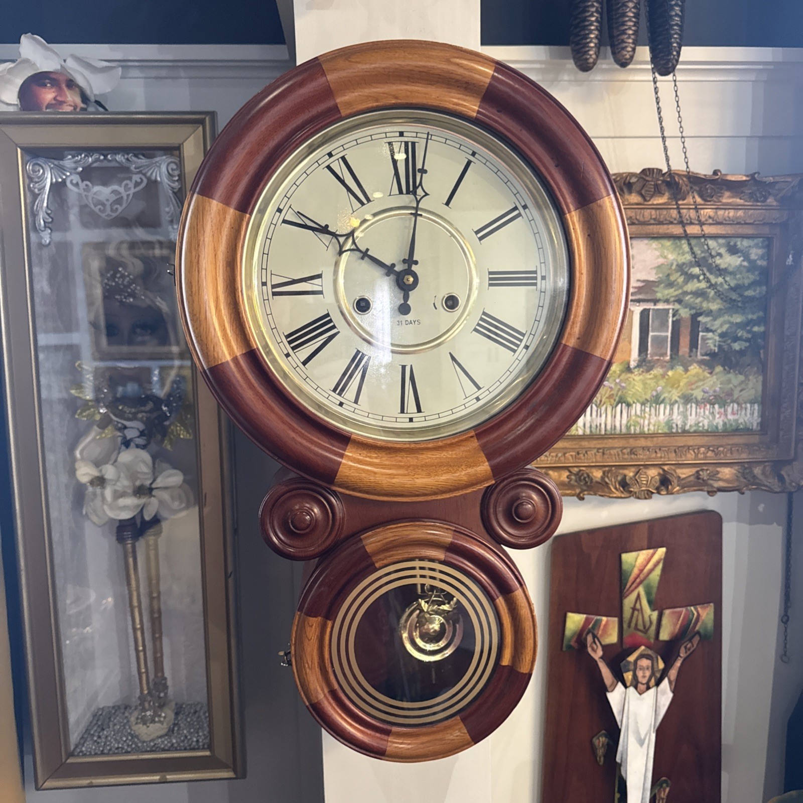 31 Day 2004 Figure 8 Wall Clock Pendulum Chimes Works Winding Key Good Condition