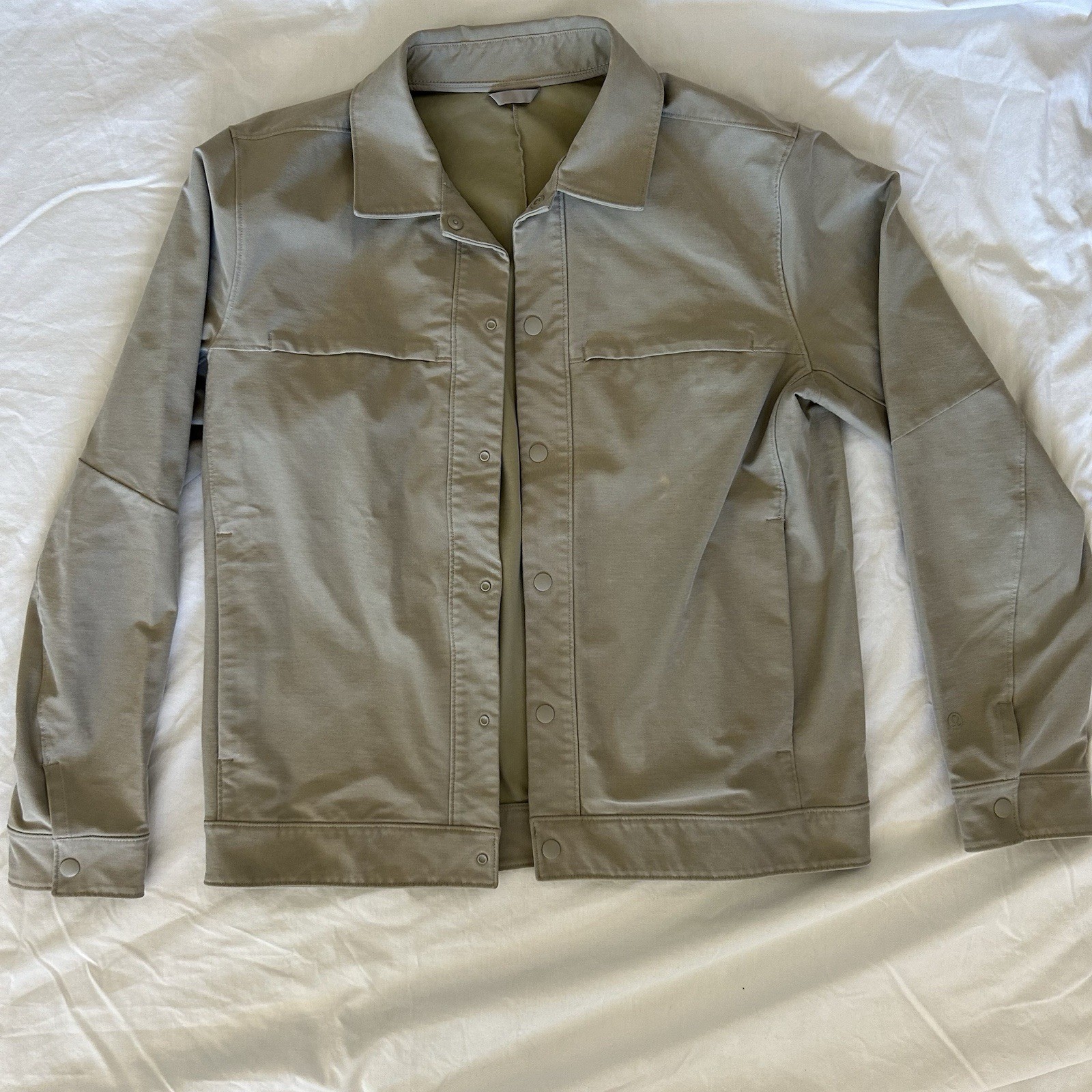 Lululemon Men City Excursion Snap Windbreaker Jacket in Beige Ivory