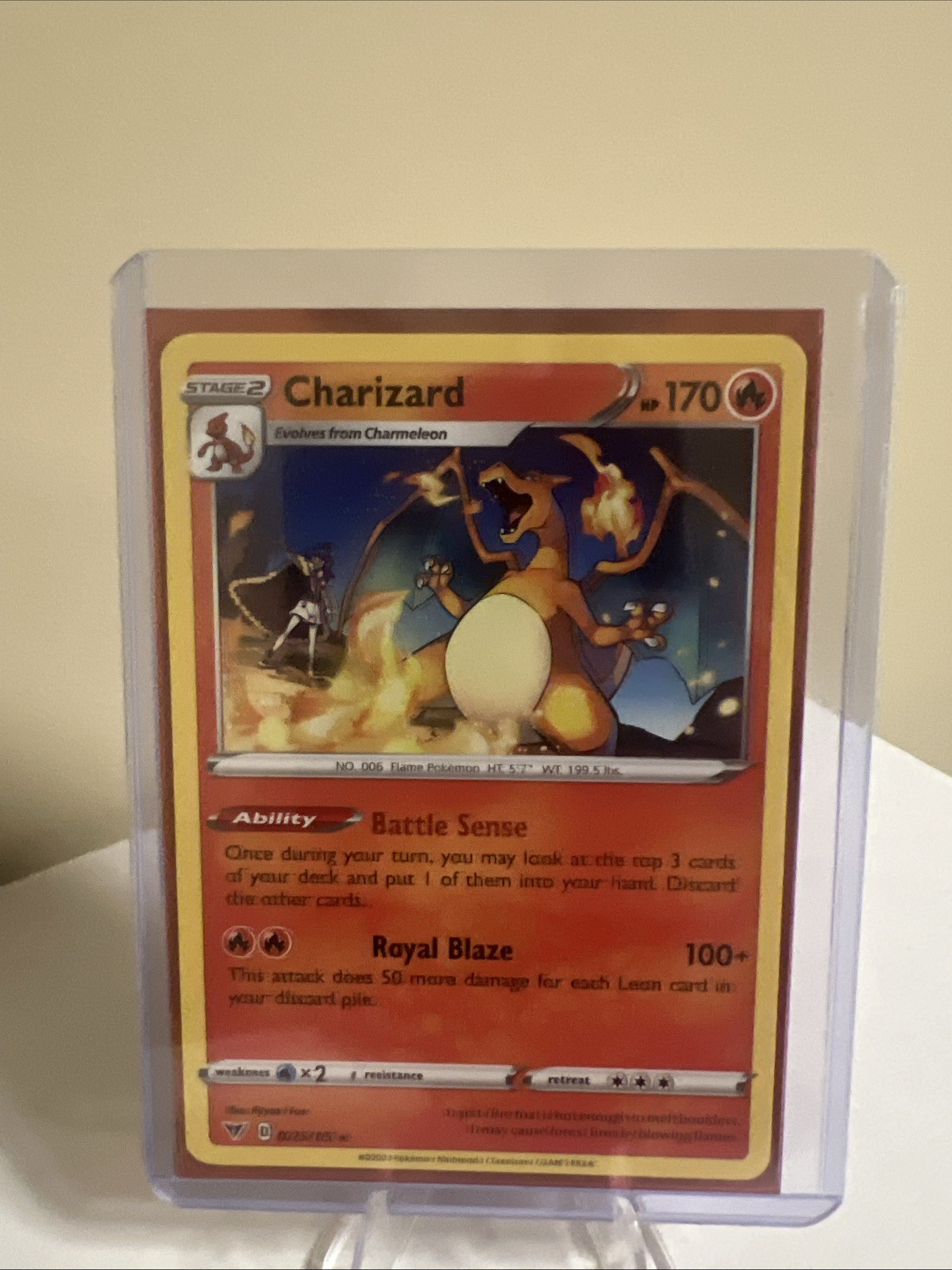 Charizard 025/185 Rare Vivid Voltage Pokemon NM