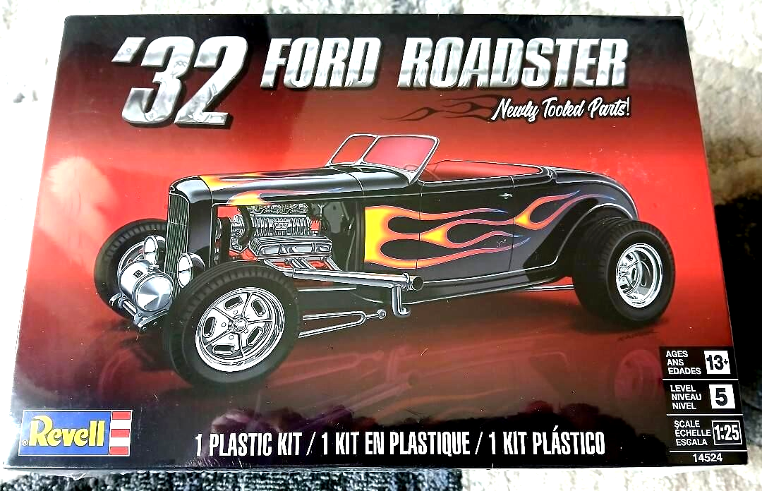 PP-「P」 ppp Revell 1932 Ford Roadster Hot Rod 1/25 Model Kit - Multicolor