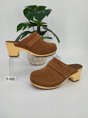 Crocs Women s Sarah Brown Suede Mules Clogs Triple Comfort  Size 5 US