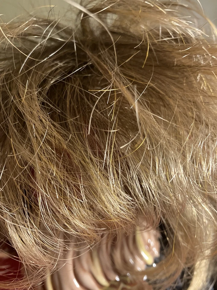 Peluca corta REVLON rubia ceniza Foto 2 de 4