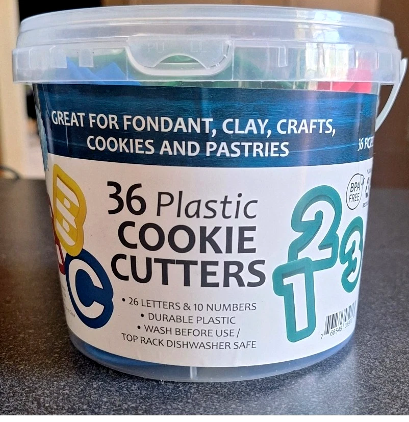 Juego de cortador de galletas R&M alfabeto, números y palo de galletas Foto 2 de 4