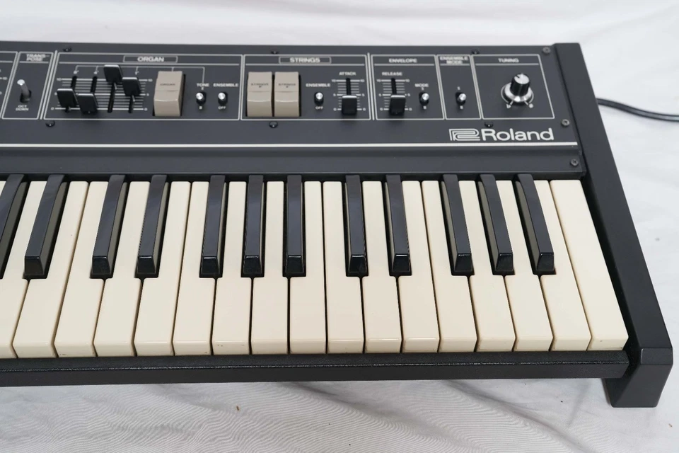 Roland RS-09 String Organ Synthesizer Black Tested Working w/ original case - Image 3 of 4