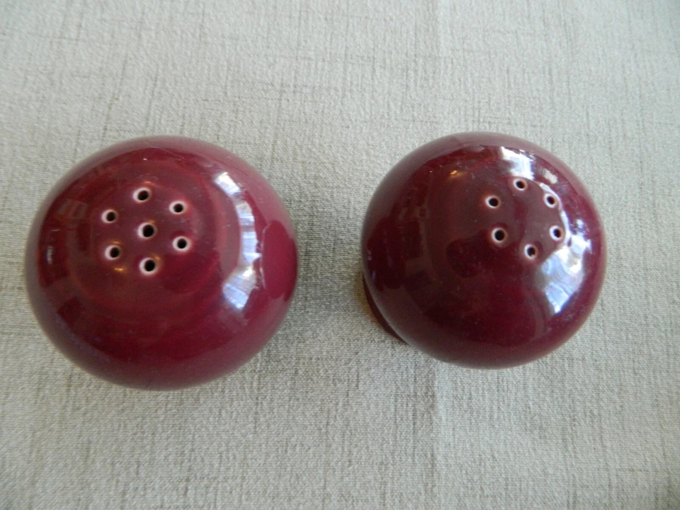 Juego de sal y pimienta granate Homer Laughlin & Co. Fiesta Ware FT Foto 2 de 4