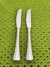 Oneida BORDEAUX Stainless 2 Dinner Knives Glossy NEW Flatware A44N