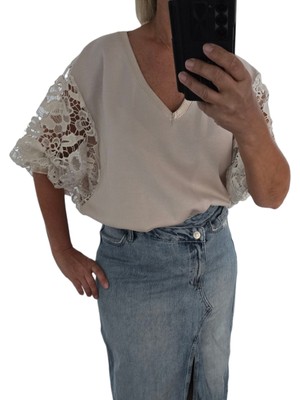 T-Shirt mit Spitzenärmel und Goldakzente in Einheitsgröße
