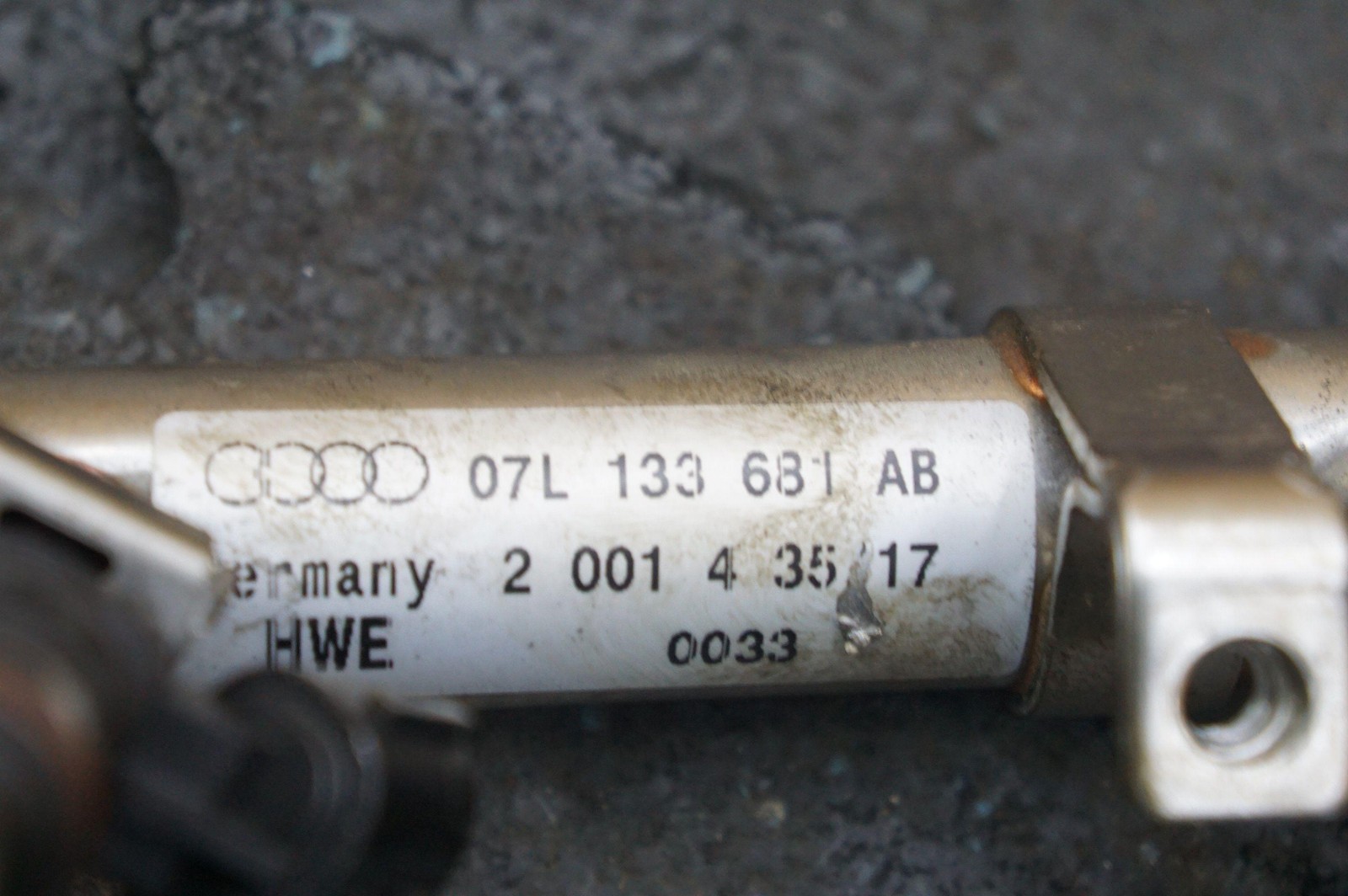 Right Set 5 Fuel Injector & Rail Pipe 07L133681AB OEM Audi R8 Lms Gt4 2018