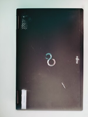 Fujitsu Laptop mit Intel Core i5-Prozessor als Ersatzteilspender (R2 1111)