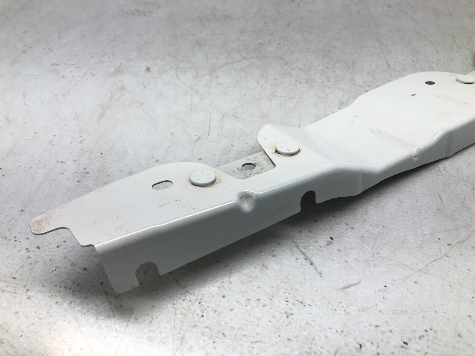 2014-2018 BENTLEY FLYING SPUR LEFT DRIVER FRONT FENDER RIP PLATE BRACKET OEM