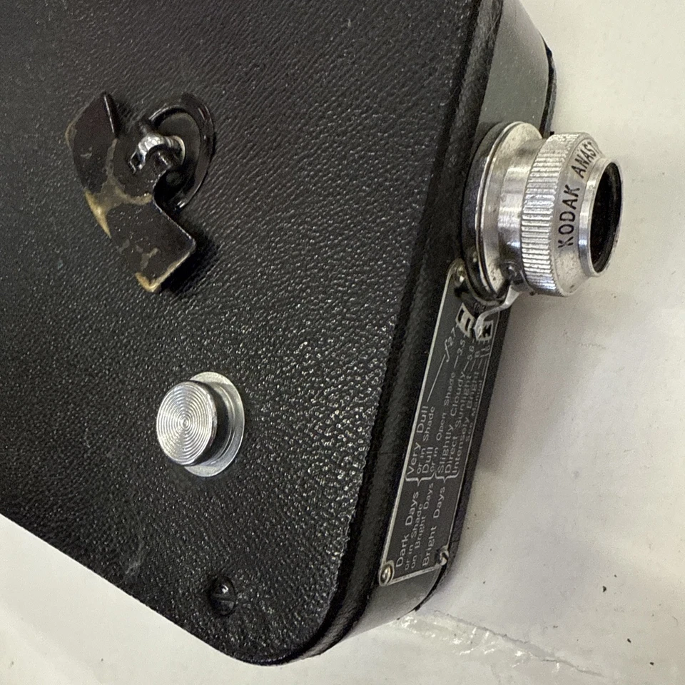 Cámara fotográfica Kodak Cine Eight 25 8 mm con lente de 13 mm f/2,7 V23 Foto 2 de 4