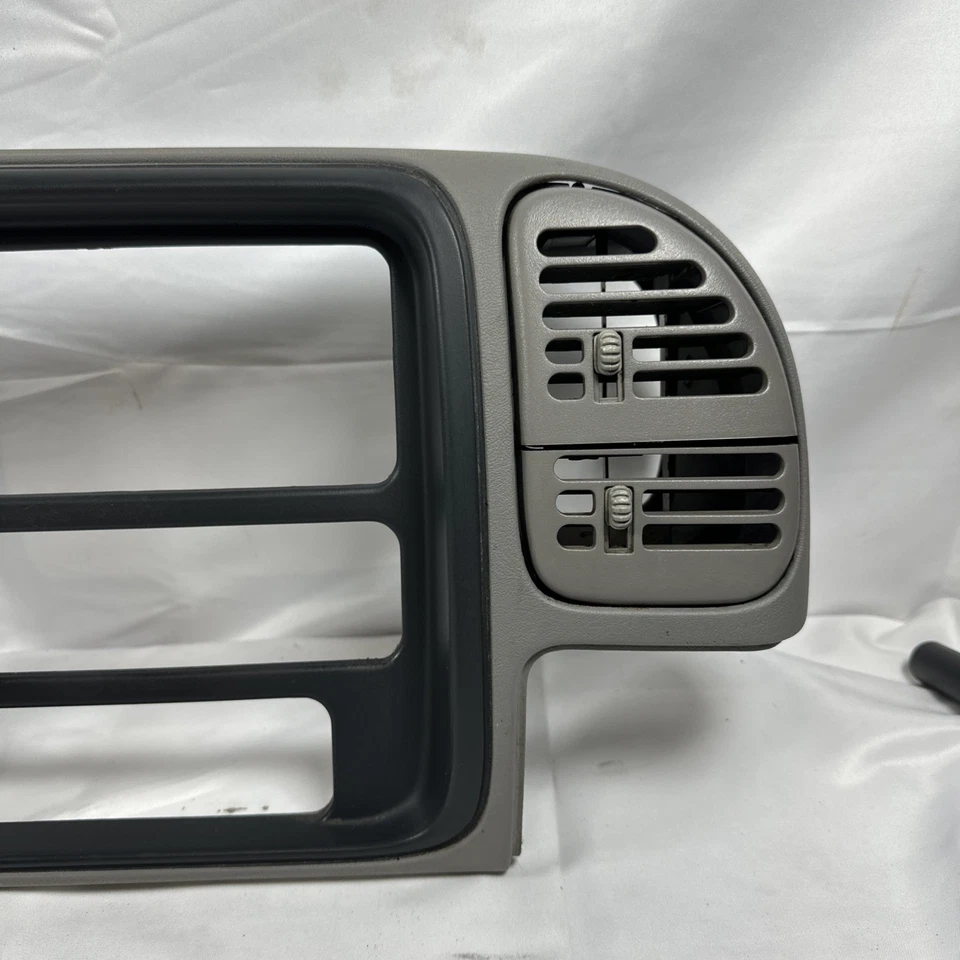 95-99 Tahoe Silverado 双 DIN Dash 圈 Sierra Suburban Yukon 原始设备制造商 灰色 — 第 2/4 张图片