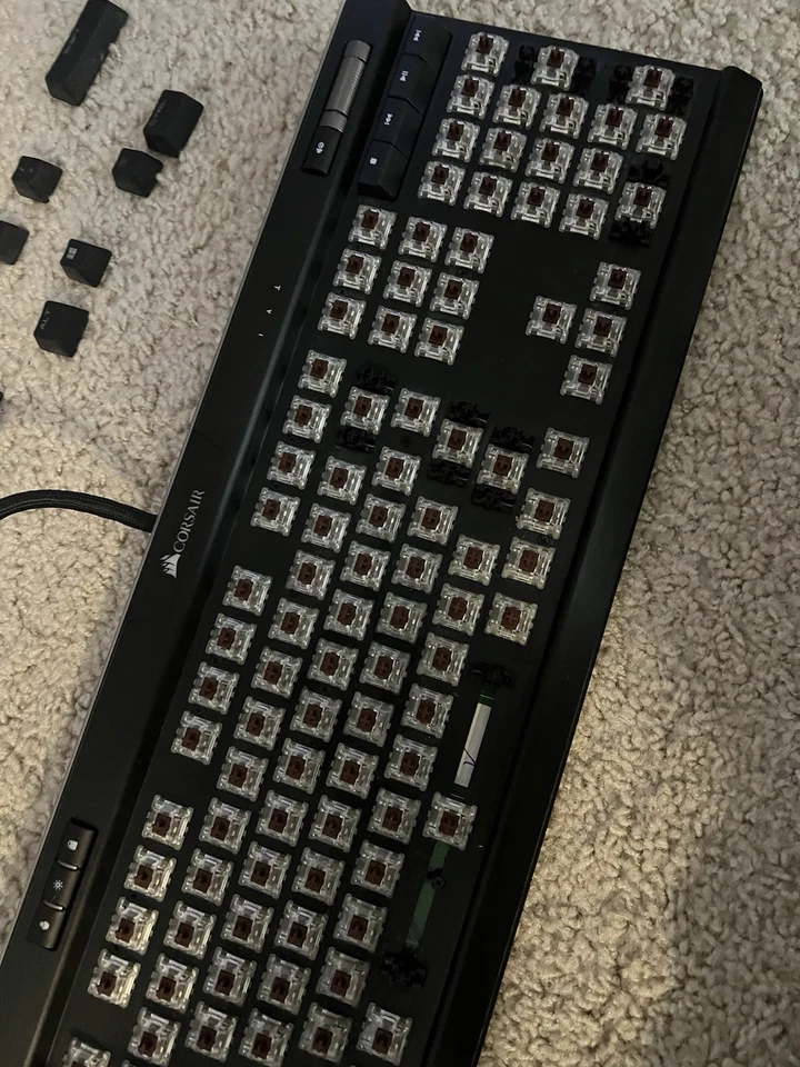 Corsair K95 RGB PLATINUM Cherry MX Brown CH-9127012-NA Wired Keyboard - Image 2 of 4