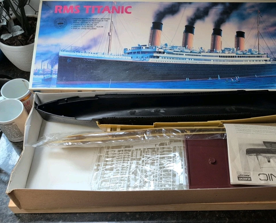 Nuevo en caja Academy Minicraft RMS Titanic Modelo Kit Escala 1/350 Modelo #1405 Foto 2 de 2