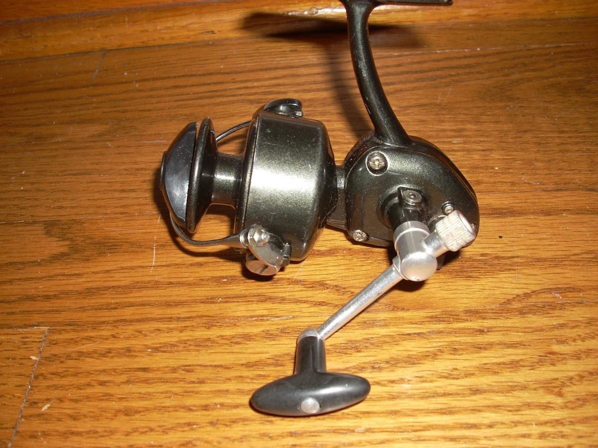 VINTAGE SHAKESPEARE 2200 Ball Bearing Spinning Fishing Reel. For