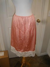 Vintage Women's Half-Slip Peach Vassarette M O94 