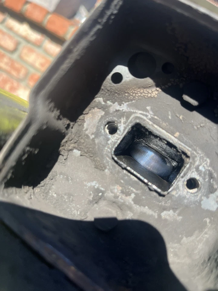 Poulan Counter Vibe 3700 Series Chainsaw, Runs But Hard To Start, Needs Piston - Image 4 of 4