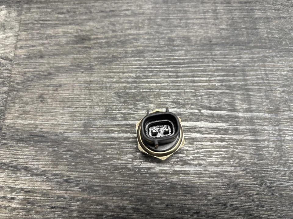 Suzuki GSXR750 GSXR600 VL800 VZ800 SV1000 OEM Radiator Fan Switch - Image 2 of 3