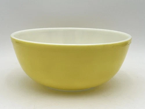 Vintage Yellow PYREX Large Nesting Mixing Bowl 4 QT #404 Primary Color 10”
