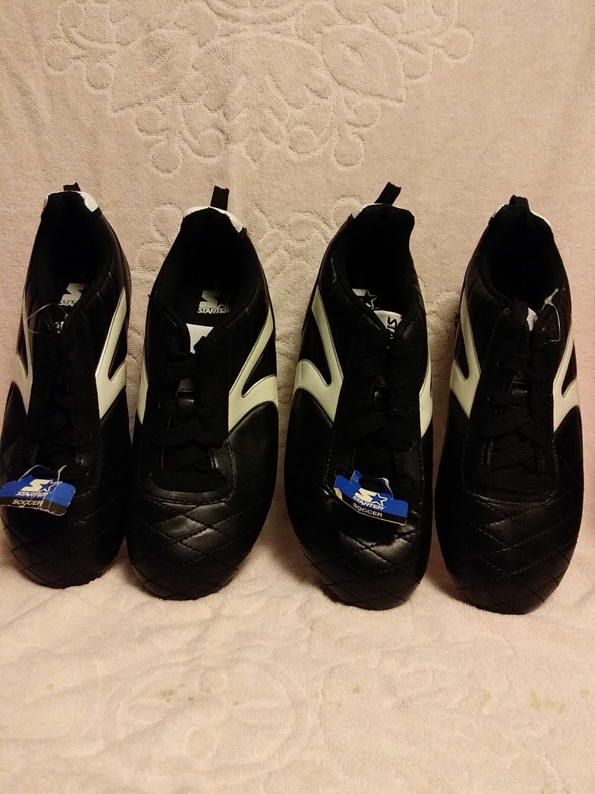 LOTTO DI 2 PAIA DI TACCHETTI DA CALCIO DI AVVIAMENTO TAGLIE RAGAZZI 4 E 5 NUOVI!!!!