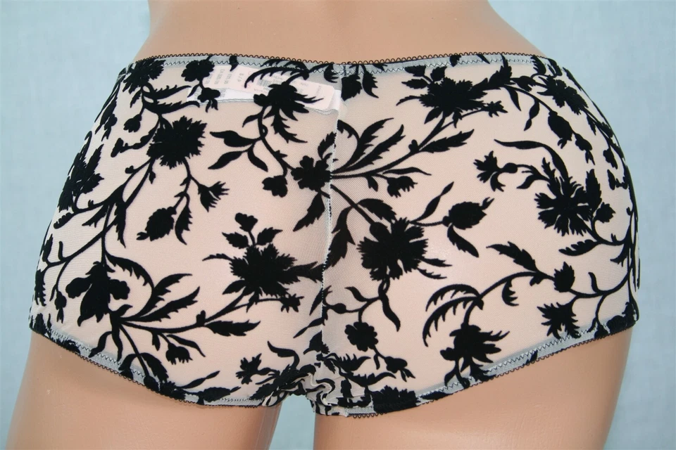 Pantalón Corto Beige de Victoria's Secret con Terciopelo Negro Suave Diseño Floral Talla S Foto 2 de 2