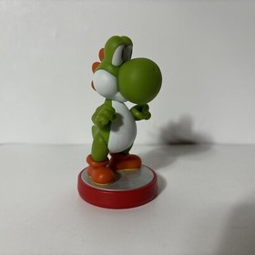 Yoshi Amiibo Super Mario Bros. Series - Red Base Figure Nintendo NES